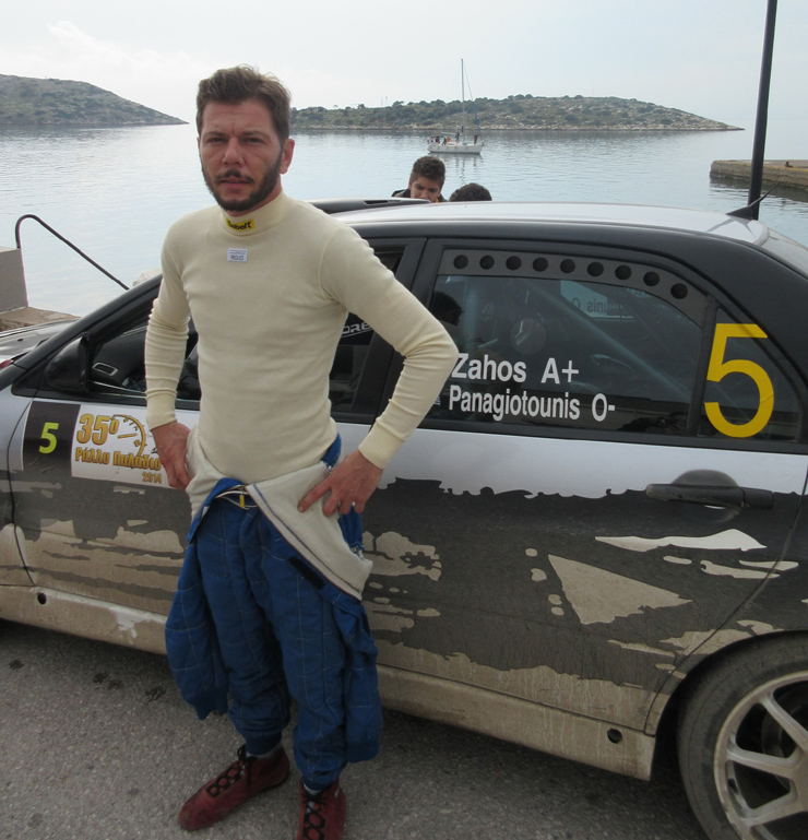 Τους πήρε τα... σώβρακα και περιμένει τον επόμενο αγώνα!!!