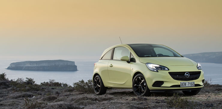 To Opel Corsa στην Σαντορίνη...