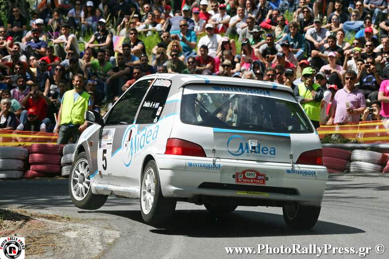 O Νίκος Δέκης με Peugeot 106