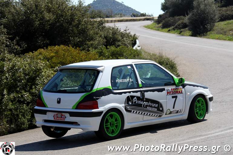 O Κώστας Πενέσης με Peugeot 106