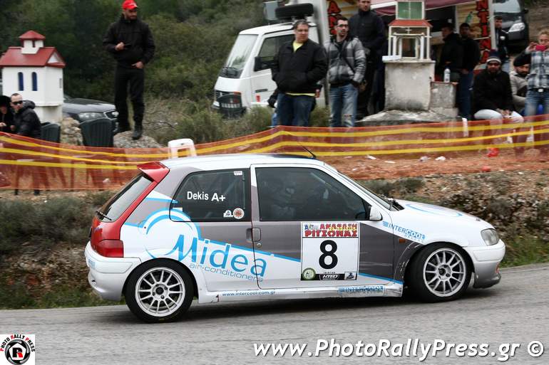 O Νίκος Δεκης με Peugeot 106