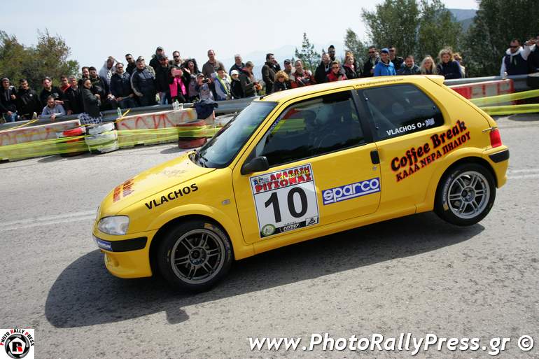 O Αποστόλης Βλάχος με Peugeot 106