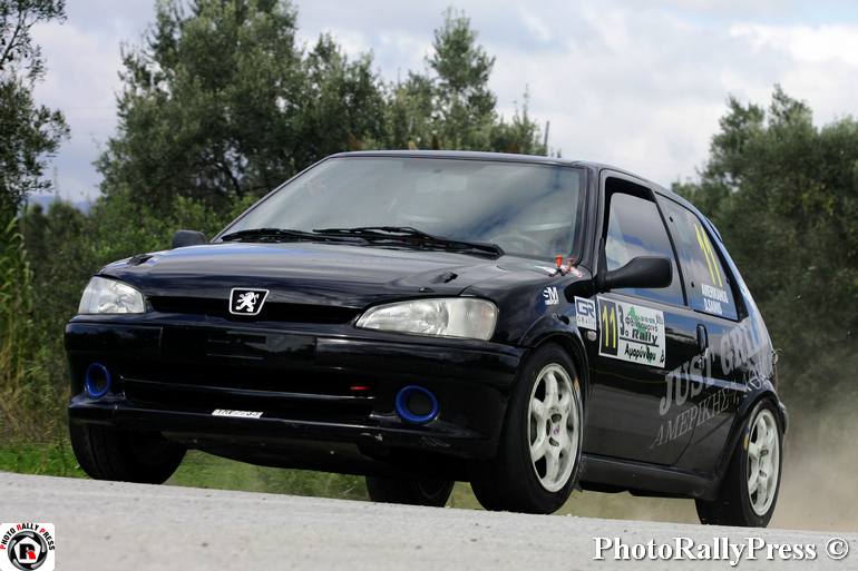 'Αμερικάνος' και Γιώργος Σαίνης με Peugeot 106