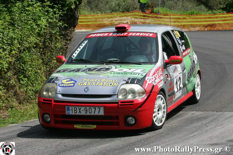 O Ανδρέας Ντούσιας με Renault Clio της Power Boost Service