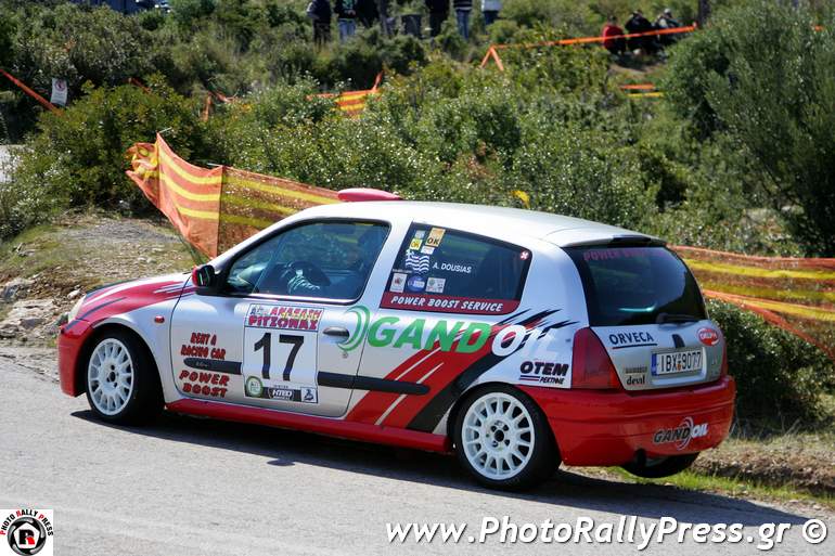O Αντρέας Ντούσιας με Renault Clio της Power Boost Service