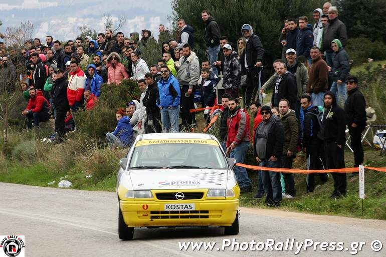 O Κώστας Καραθανάσης με Opel Astra