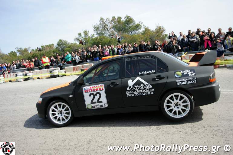 Ο Αποστόλης Βιδούρης με ένα... κακό Mitsubishi EVO