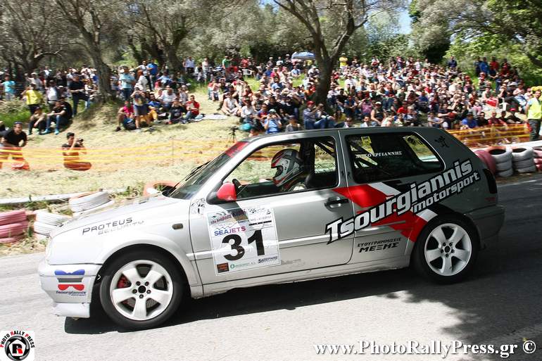 O Δημήτρης Τσούργιαννης με VW Golf