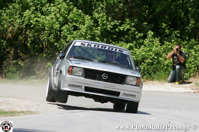 O Δημήτρης Σκορδής με Opel Ascona