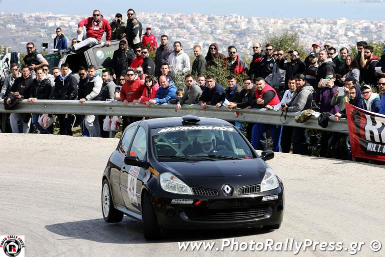 Ο Σπύρος Μαυροειδάκος με Renault Clio