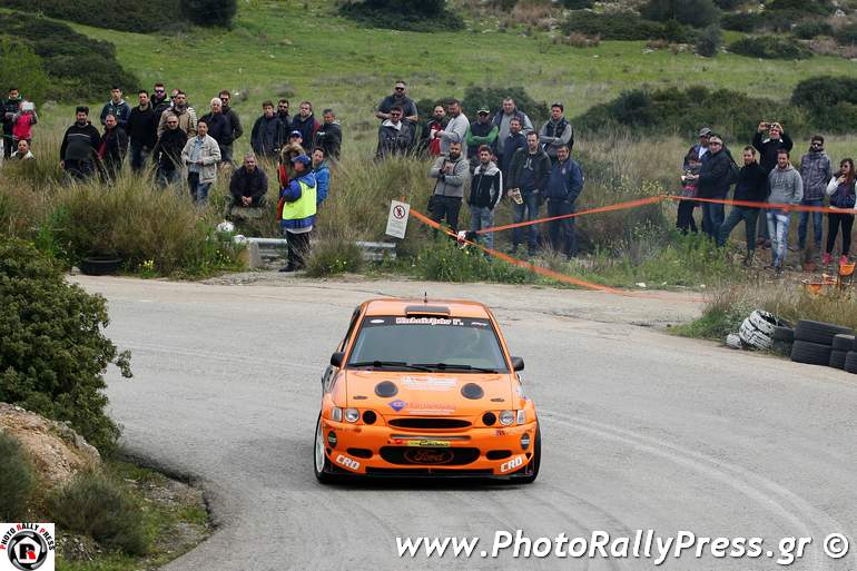 Με το.. πλάι ο Γιάννης Καλαιτζιάν που έκανε την εμφάνισή του με Ford Escort RS Cosworth