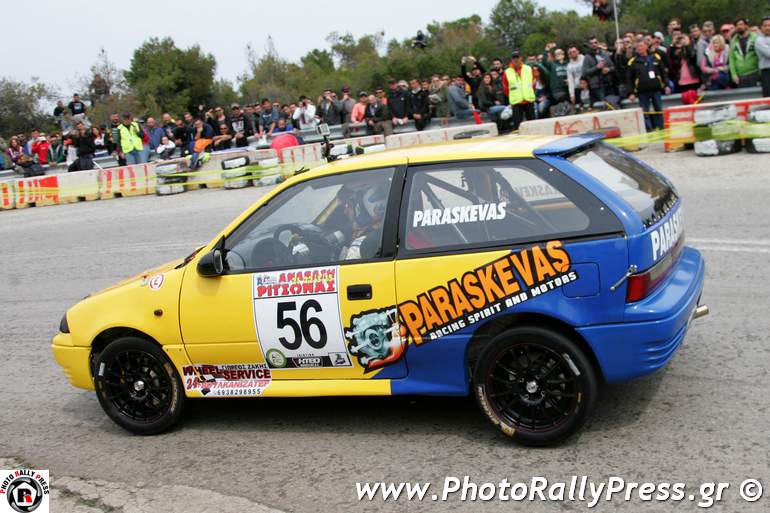 O Μιχάλης Παρασκευάς με Suzuki Swift