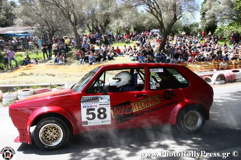 O Δημήτρης Οικονόμου με VW Golf