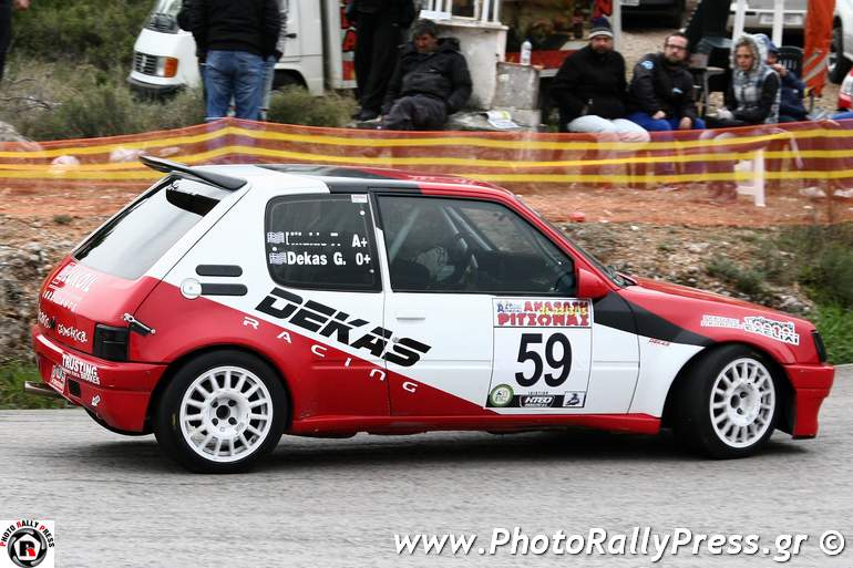 O Γιώργος Ντέκας με Peugeot 205