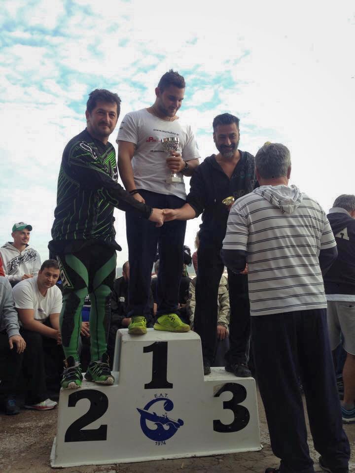 Χαρούμενοι όλοι οι αναβάτες του βάθρου...