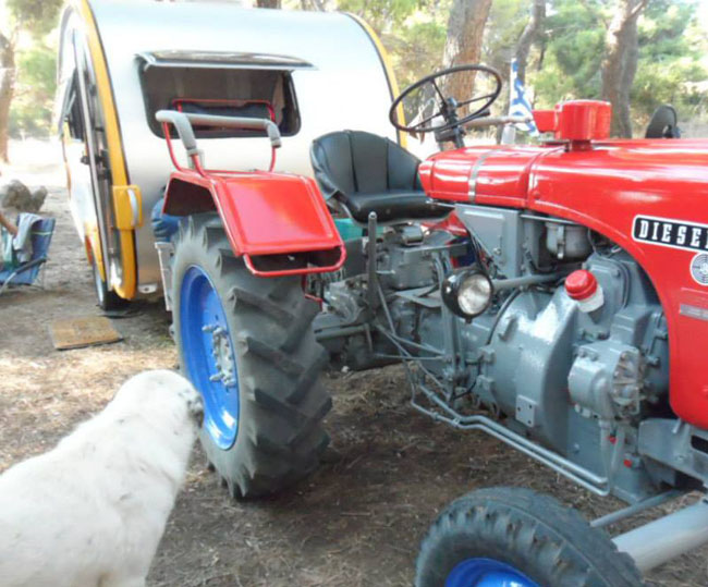 Ο Helmut Wite κάλυψε 4.000 χιλιόμετρα με αυτό το τρακτέρ για να ταξιδέψει Αυστρία - Ελλάδα!!!