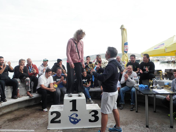 Η Μάρω Σακελλαροπούλου έβαλε τα.. γυαλιά σε πολλούς!