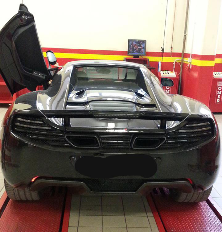 Βλέπεις αυτά τα... οπίσθια και κάτι παθαίνεις!