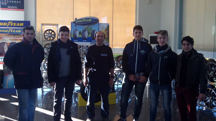 Μέλη της ομάδας Κούρος και παιδιά Λυκείου εκπαιδεύτηκαν από ειδικούς για να προσφέρουν αφιλοκερδώς τις υπηρεσίες τους...