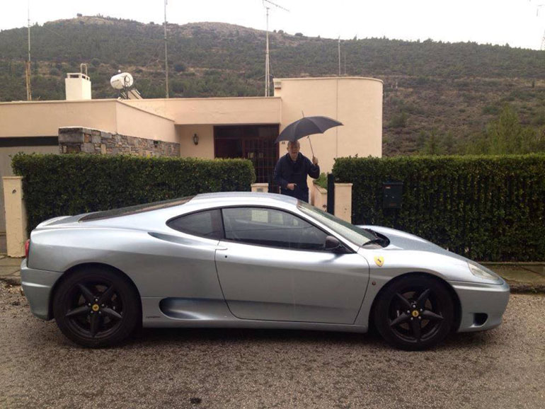 Η αγάπη του Στράτου Πατσουρέα για τα αυτοκίνητα δεν κρυβόταν...