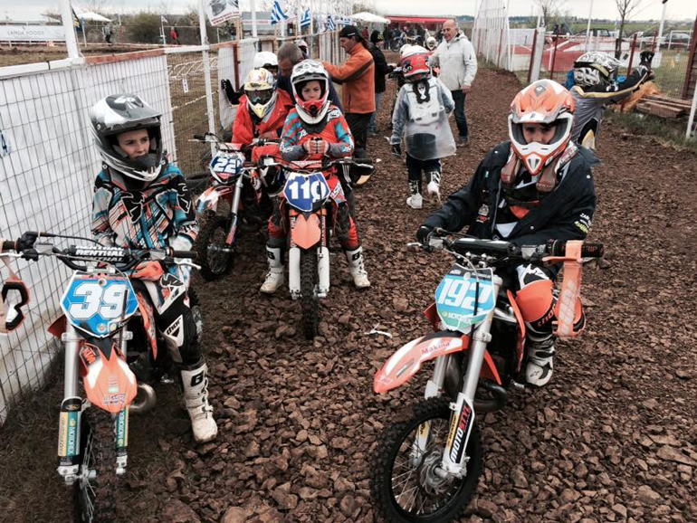 Ο Μενέλαος (δεξιά) λίγο πριν ξεκινήσει η τελευταία μάχη που του χάρισε κα τον τίτλο!!!