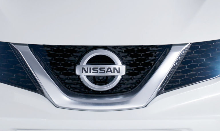 Μία κάμερα βρίσκεται τοποθετημένη στο εμπρός τμήμα του αυτοκινήτου...