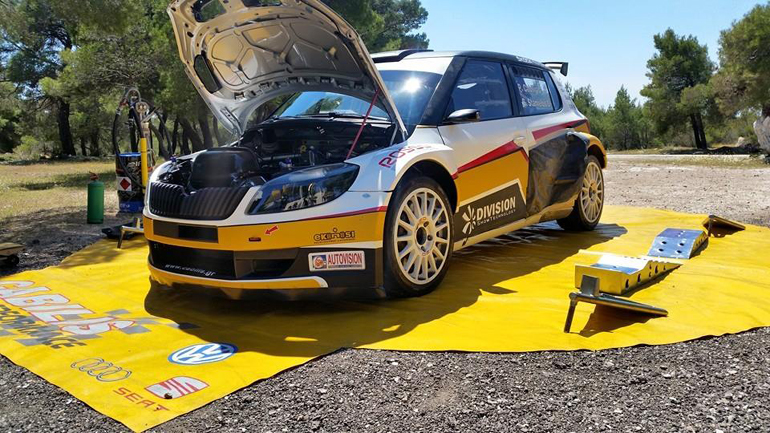 Η έκπληξη του αγώνα ακούει στο όνομα Skoda Fabia S2000 με πλήρωμα τους Καμπύλη - Σταμέλο (προσοχή θα εμφανιστεί μόνο το Σάββατο)