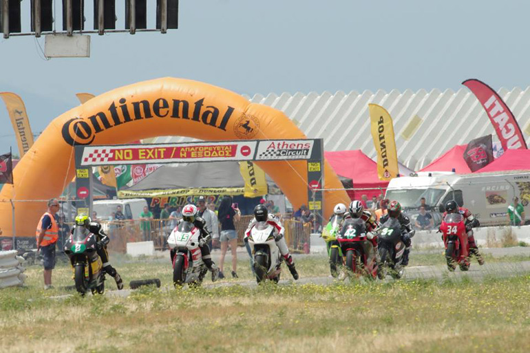 Φωτογραφία από την εκκίνηση στον τελευταίο αγώνα που πραγματοποιήθηκε στα Μέγαρα...