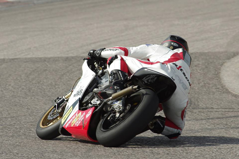 Αυτή την εικόνα συνηθίζουν να βλέπουν όσοι τρέχουν στην ίδια κατηγορία με τον Γιώργο Κίτσο!!!