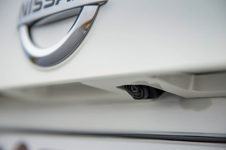 Μία τέταρτη κάμερα βρίσκεται στο πίσω μέρος για να ελέγχει το χώρο...