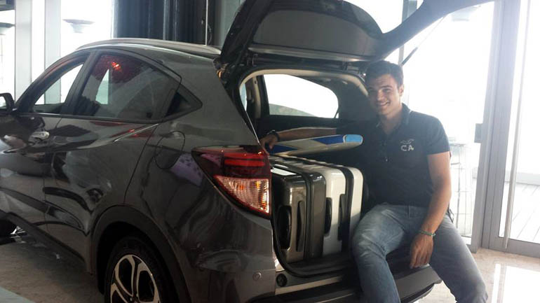 Ο απελσταλμένος του zougla.gr Λουκάς Παπαλάμπρος διαπίστωσε από πρώτο χέρι ότι ο χώρος αποσκευών είναι... μεγάλος!