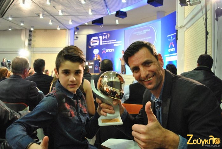 Μετά από δική μας παρότρυνση ο Αντώνης Σάγμαλης βραβεύτηκε από τον ΠΣΑΤ ως ανερχόμενο ταλέντο (στην φωτογραφία με τον προπονητή του Μενέλαο Μερεμετσάκη).