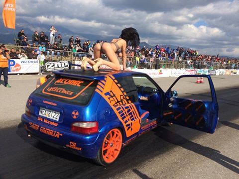 Ετοιμάζεται για πτήση το κορίτσι;