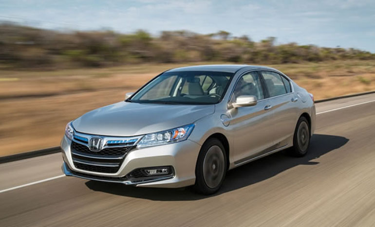 Το Legend πωλείται με έκπτωση που αγγίζει τα 10.000 ευρώ...