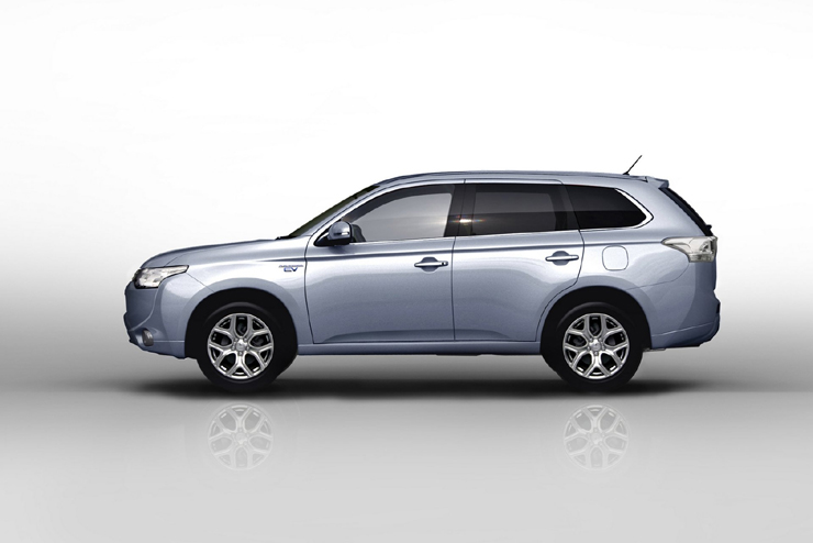Έχει... όγκο το Mitsubishi Outlander plug in hybrid