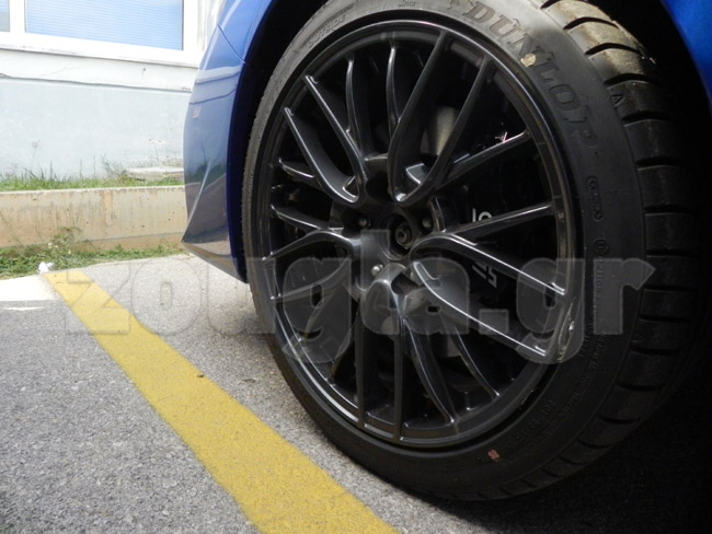 Το νέο WRX STi λανσάρεται με μαύρες ζάντες αλουμινίου...