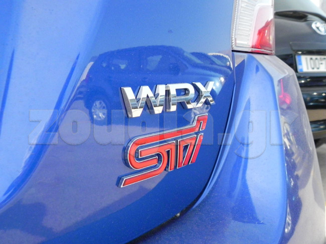 Το λογότυπο στο πίσω δεξί μέρος...