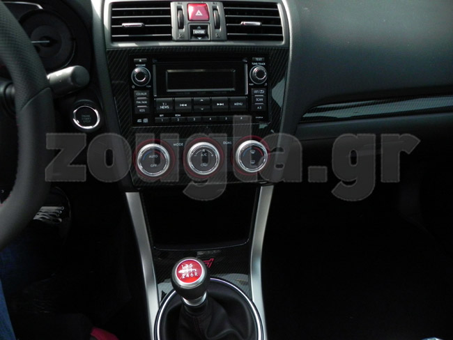 Η κεντρική κονσόλα θυμίζει έντονα το θρυλικό Impreza...