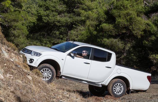 Οι γωνίες είναι μεγάλες και δίνουν τη δυνατότητα στο L200 να σκαρφαλώνει σχεδόν παντού!!!