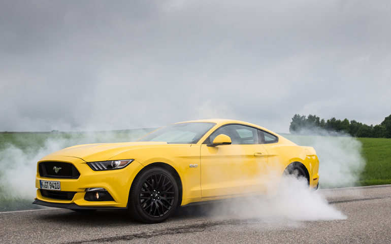Με μία Ford Mustang είναι 100% σίγουρο ότι δεν θα βαριέσαι ποτέ...