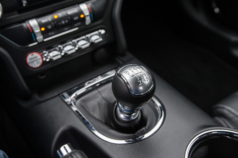 Μηχανικό κιβώτιο 6 σχέσεων (+όπισθεν). Θα κυκλοφορήσει και με αυτόματο διπλού συμπλέκτη...