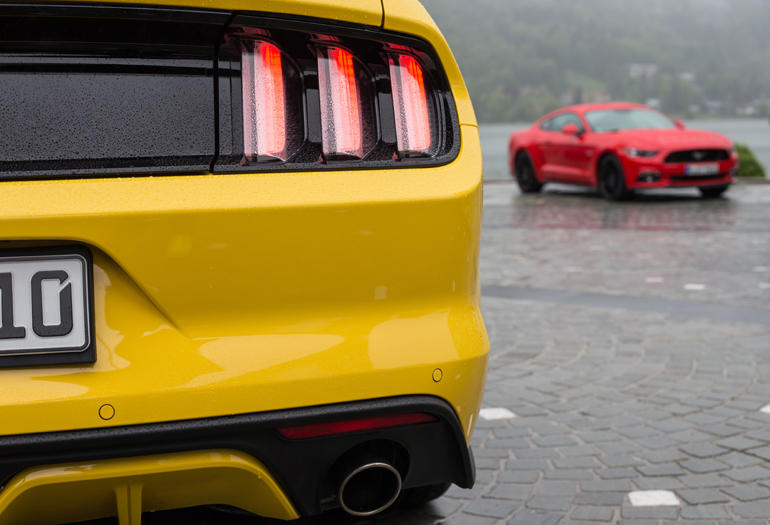 Τα χαρακτηριστικά των πίσω φωτιστικών σωμάτων θυμίζουν την πρώτη γενιά της Ford Mustang...