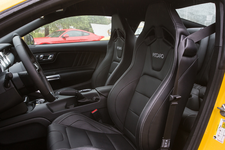 Πολύ καλό (ιδανικό για επιβατικό) κράτημα από τα καθίσματα της Recaro...