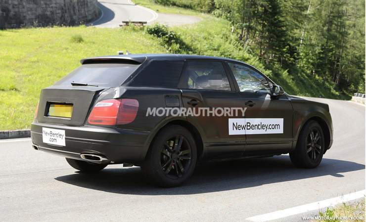 Κατασκοπευτική φωτογραφία από το θηριώδες SUV...