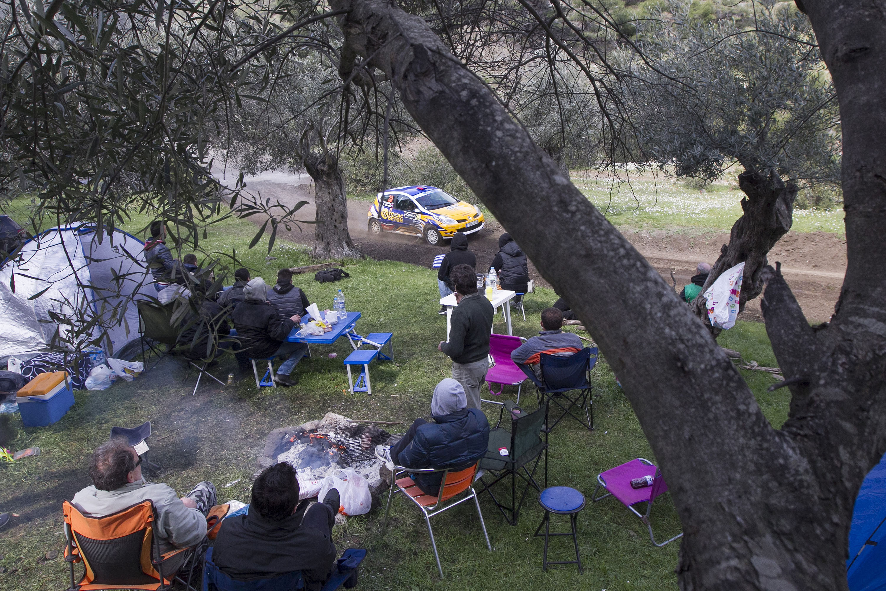 Έτσι όπως χειρίζονται κάποιοι τις... καρέκλες μάλλον θα εξαφανίσουν τη χώρα από τον παγκόσμιο χάρτι του μηχανοκίνητου αθλητισμού...
