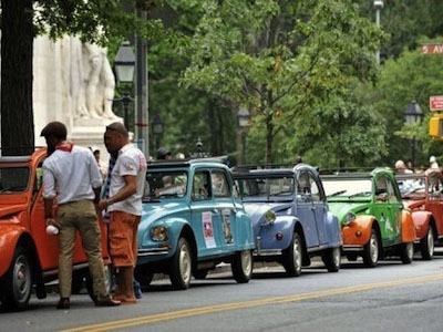 Βόλτα στη Νέα Υόρκη έκαναν τα μέλη του 2CV Club