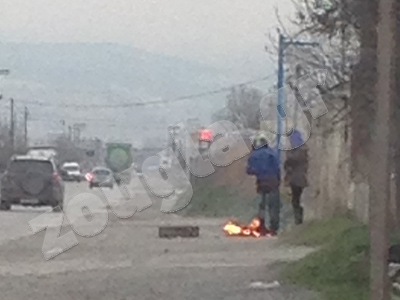 Άναψαν φωτιά σε στάση λεωφορείου στην Θεσσαλονίκη για να ζεσταθούν…