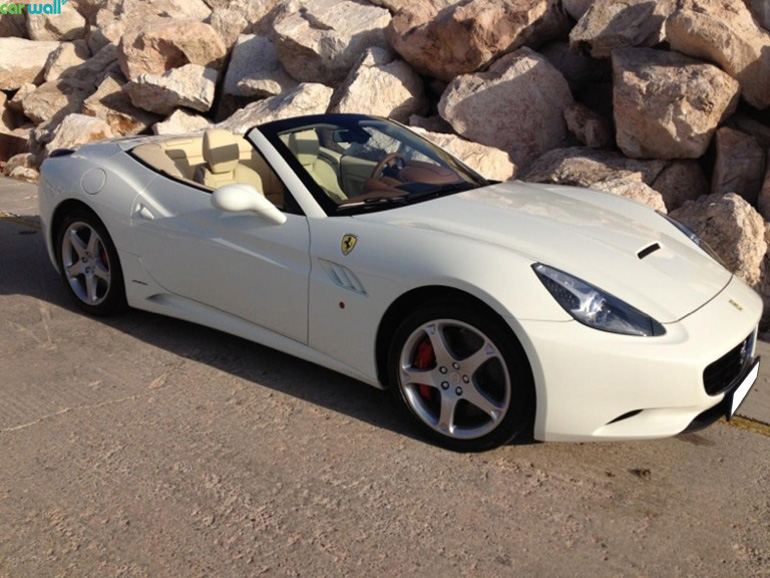 Με 175.000 ευρώ αγοράζεις την συγκεκριμένη Ferrari California...