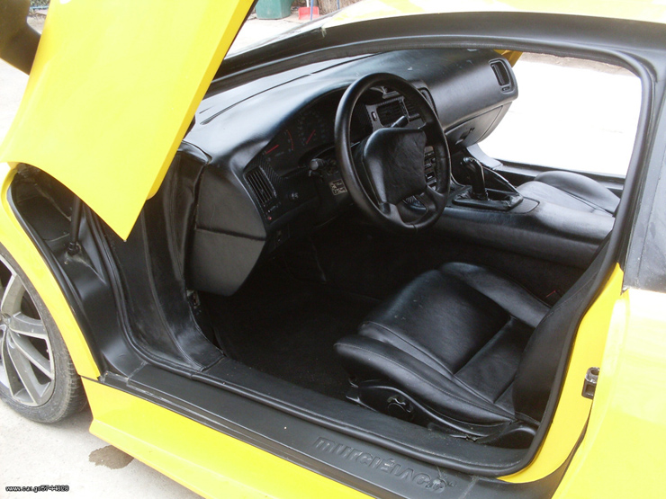 Ρίχνοντας μία ματιά στο εσωτερικό καταλαβαίνεις πως κάτι δεν πάει καθόλου καλά...