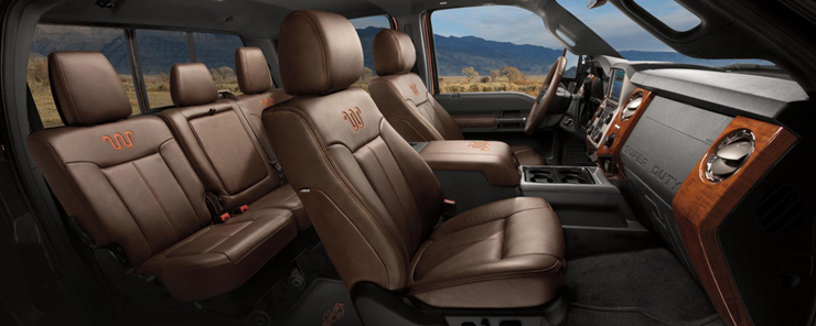 Άνετα κάθονται πέντε επιβάτες ύψους δύο μέτρων ο καθένας!